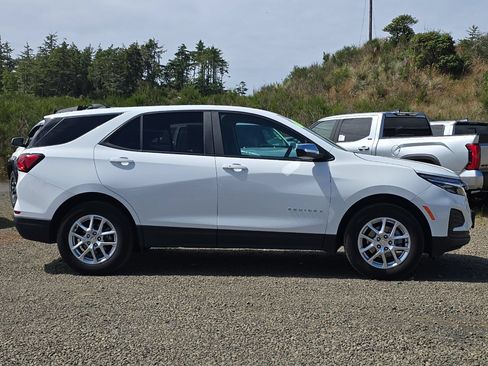 Used 2022 Chevrolet Equinox LS w/ LPO, Chrome Package AWD/4WD image 3