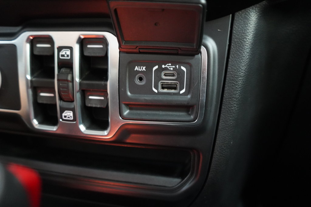 Used 2022 Jeep Wrangler Unlimited Sahara AWD/4WD image 43