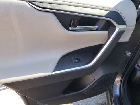 Used 2022 Toyota RAV4 Limited AWD/4WD image 28