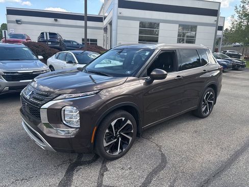 Used 2022 Mitsubishi Outlander SEL image 3