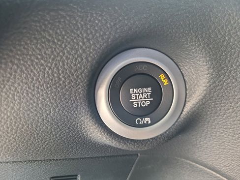 New 2025 Chrysler Pacifica Select image 20