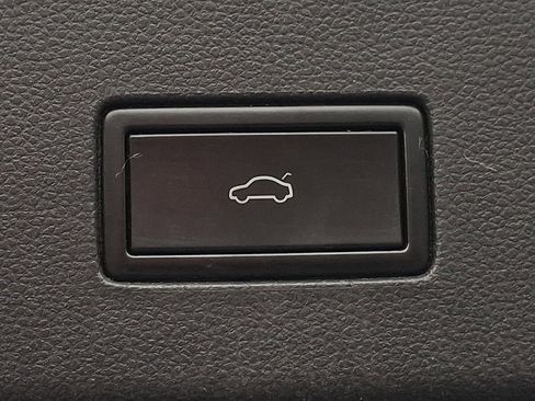 Used 2020 Volkswagen Atlas Cross Sport SE image 29