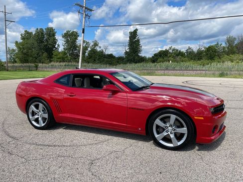 Used 2010 Chevrolet Camaro SS w/ LPO, Ground Effects Package RWD image 90