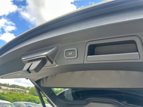 Used 2019 Land Rover Range Rover Velar R-Dynamic SE AWD/4WD image 12