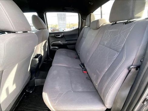 Used 2018 Toyota Tacoma TRD Sport image 27