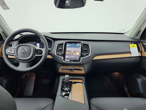 New 2025 Volvo XC90 B6 Plus w/ Protection Package Premier image 33