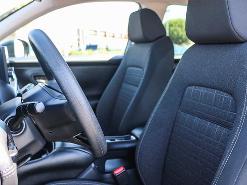 Certified 2025 Honda HR-V LX image 17