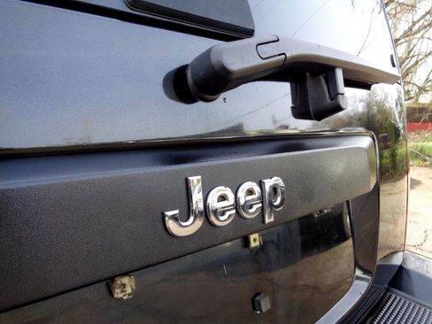 Used 2010 Jeep Liberty Sport w/ Popular Equipment Group image 15