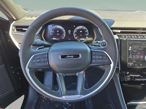 New 2025 Jeep Grand Cherokee Laredo image 18