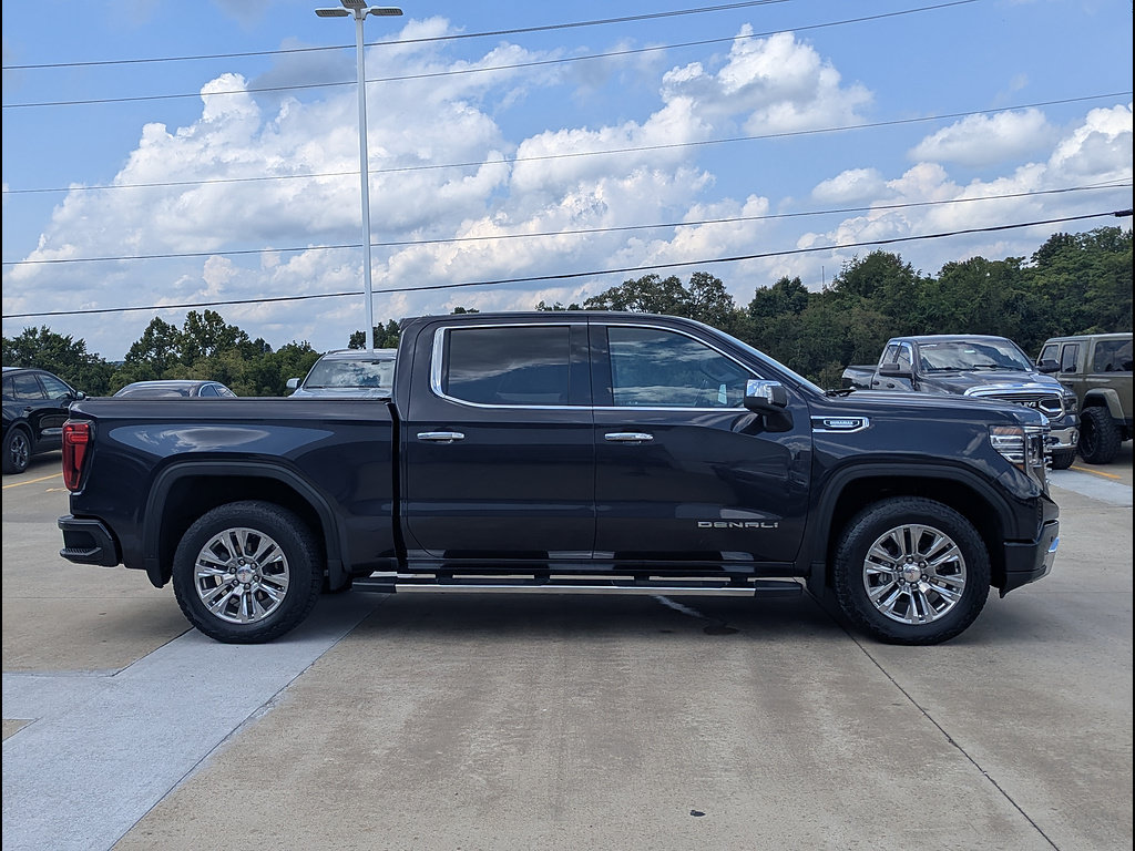 Used 2023 GMC Sierra 1500 Denali w/ Technology Package AWD/4WD image 6