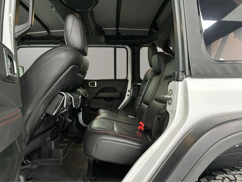 Used 2022 Jeep Wrangler Unlimited Rubicon w/ Cold Weather Group AWD/4WD image 10