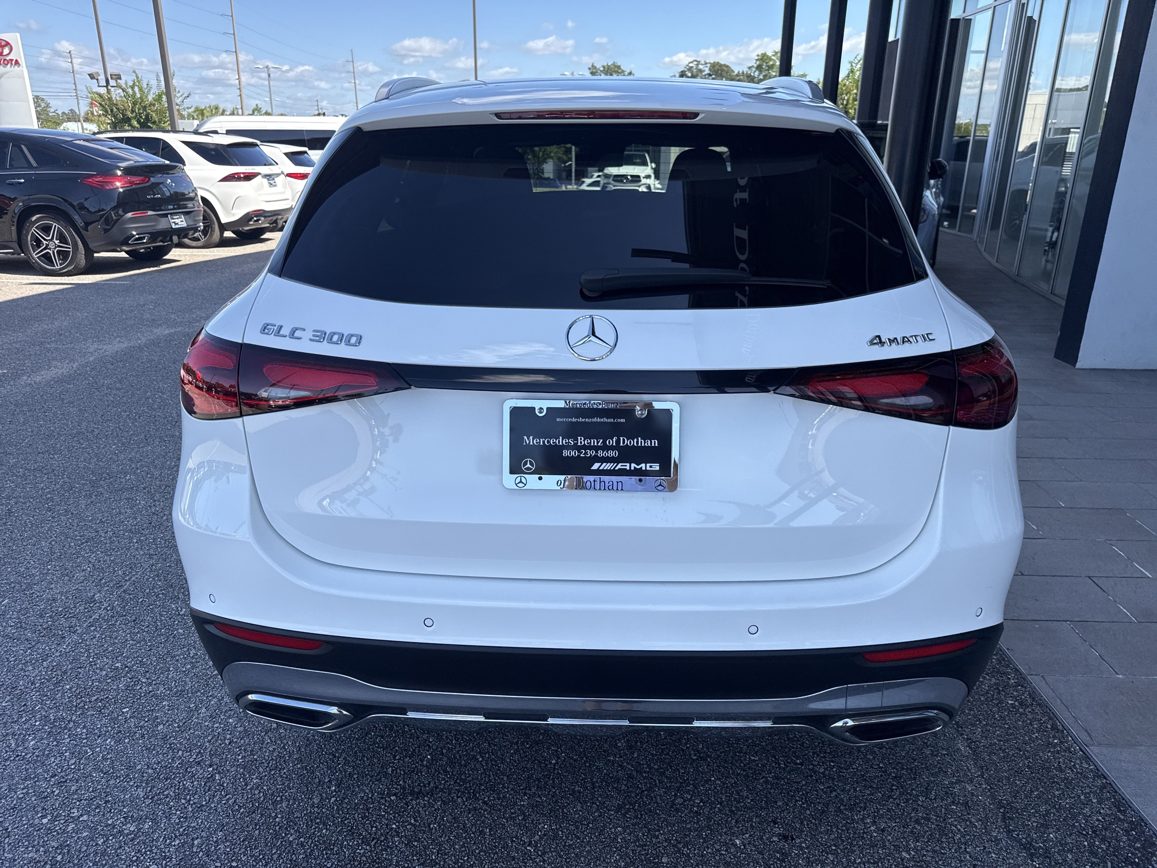 Used 2025 Mercedes-Benz GLC 300 4MATIC image 3