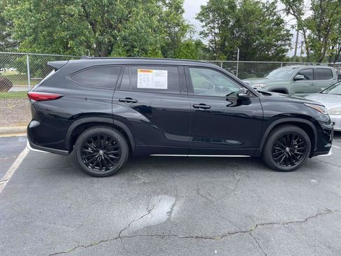 Used 2023 Toyota Highlander XSE FWD image 12