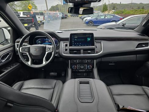 Used 2024 Chevrolet Tahoe Z71 w/ Luxury Package AWD/4WD image 23