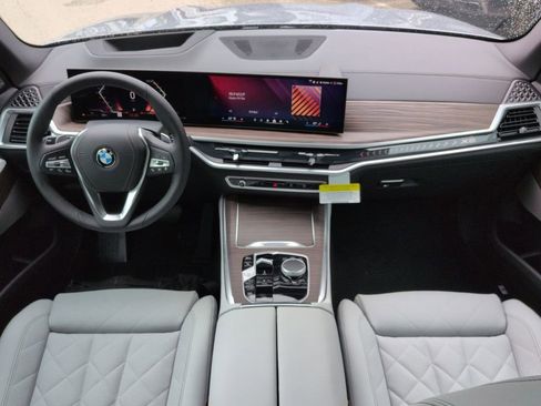 New 2026 BMW X5 xDrive40i w/ Climate Comfort Package AWD/4WD image 15