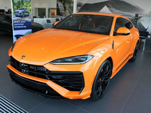 Used 2025 Lamborghini Urus SE AWD/4WD image 2