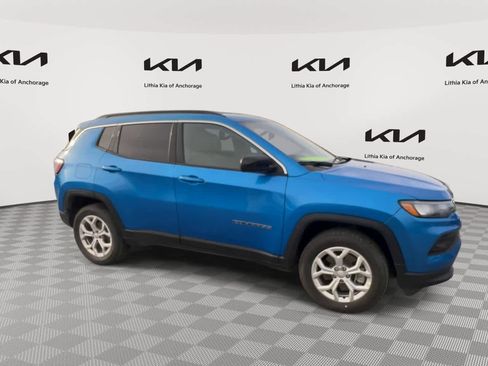 Used 2024 Jeep Compass Latitude AWD/4WD image 2