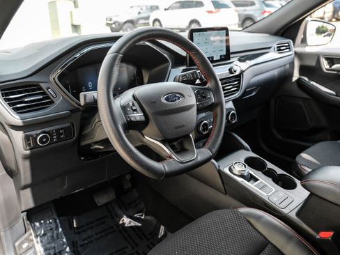 Used 2025 Ford Escape ST-Line Select AWD/4WD image 2