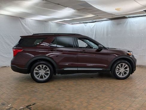 Used 2022 Ford Explorer XLT w/ Equipment Group 202A image 8
