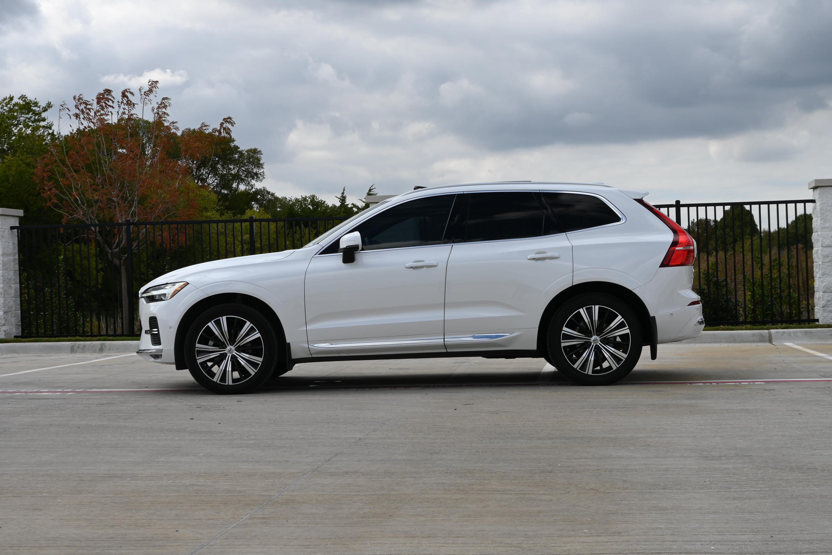 Used 2022 Volvo XC60 B5 Inscription w/ Advanced Package FWD image 6
