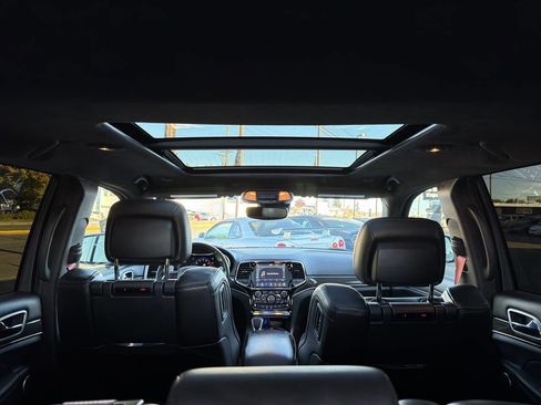 Used 2019 Jeep Grand Cherokee SRT image 7