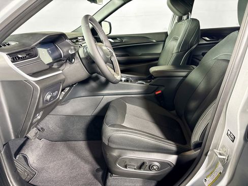 New 2025 Jeep Grand Cherokee Laredo w/ Luxury Tech Group I image 11