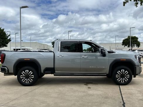 Used 2024 GMC Sierra 2500 Denali Ultimate AWD/4WD image 3