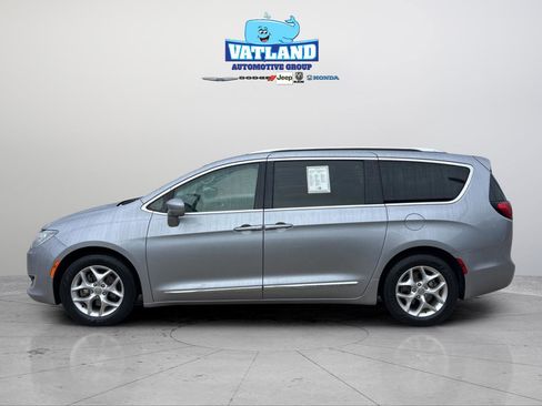 Certified 2019 Chrysler Pacifica Touring-L Plus w/ Advanced Safetytec Group image 2