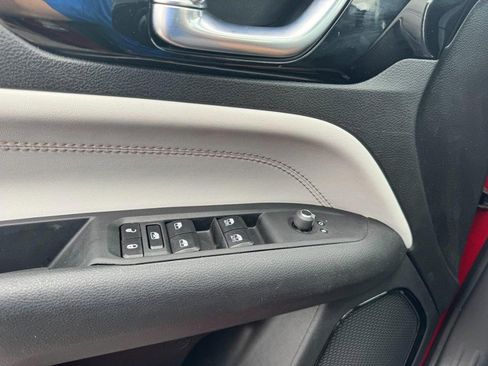 Used 2024 Jeep Compass Limited image 25