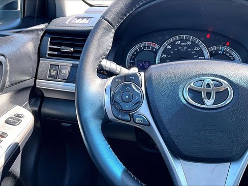 Used 2014 Toyota Camry SE w/ Leather Package FWD image 11