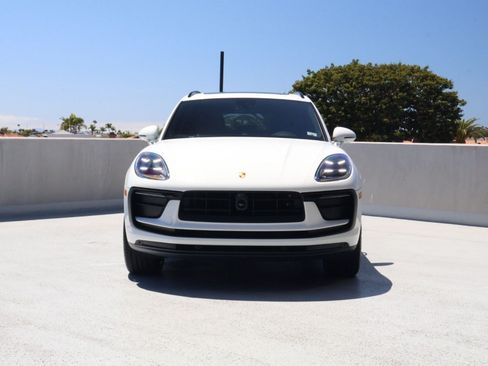 Certified 2026 Porsche Macan AWD/4WD image 6