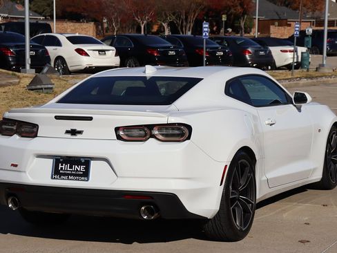 Used 2021 Chevrolet Camaro LT w/ RS Package image 9