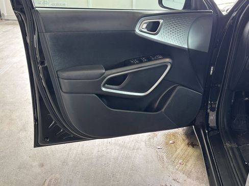 Used 2025 Kia Soul LX w/ LX Technology Package FWD image 18