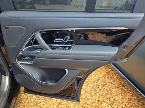 Used 2023 Land Rover Range Rover SE image 13