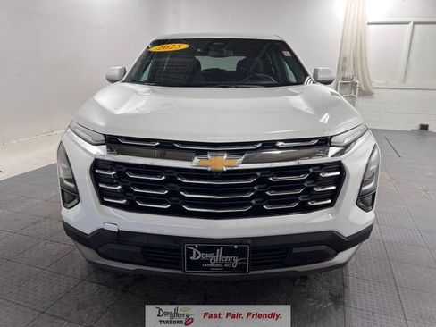 Used 2025 Chevrolet Equinox LT FWD image 2