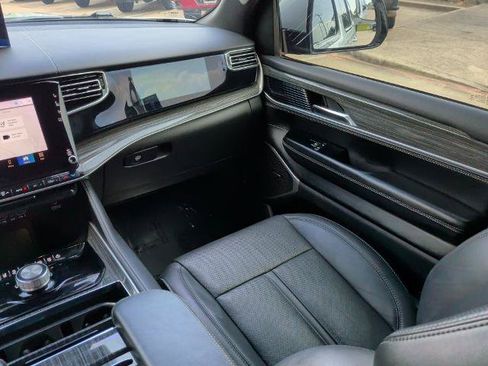 Used 2022 Jeep Wagoneer Series II RWD image 13