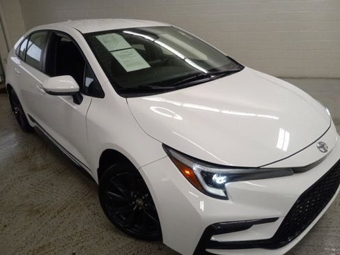 Used 2024 Toyota Corolla SE image 2