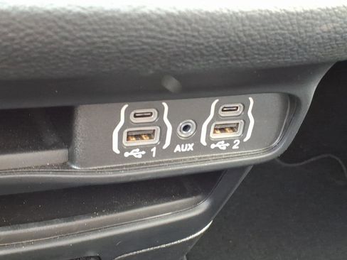 Used 2023 Chrysler Pacifica Touring-L w/ S Appearance Package image 15