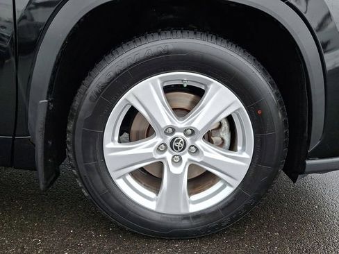 Used 2024 Toyota Highlander LE image 8