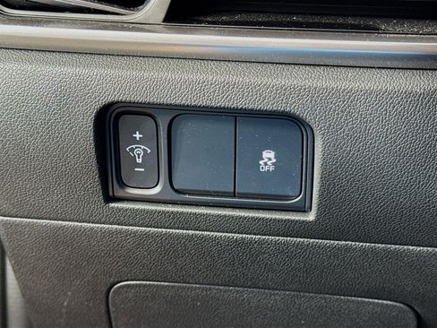 Certified 2025 Kia Sorento LX image 10