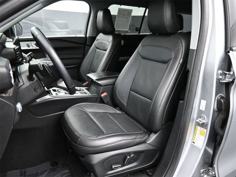Used 2020 Ford Explorer Limited image 16