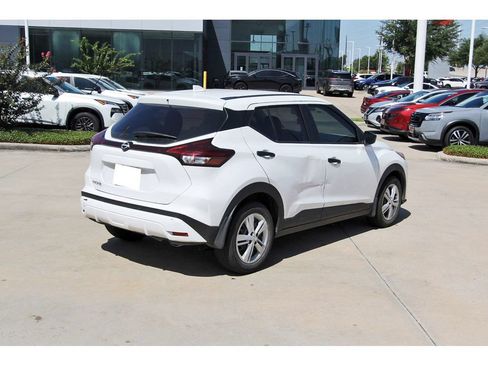 Used 2024 Nissan Kicks S FWD image 5