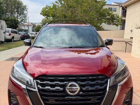 Used 2021 Nissan Kicks SR w/ Exterior Package FWD image 7
