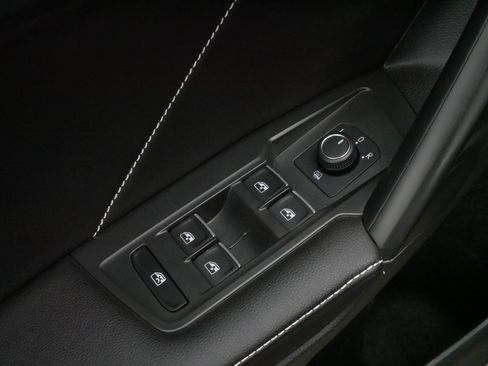 Used 2024 Volkswagen Tiguan SE w/ MDO Package, Two-Row AWD/4WD image 19