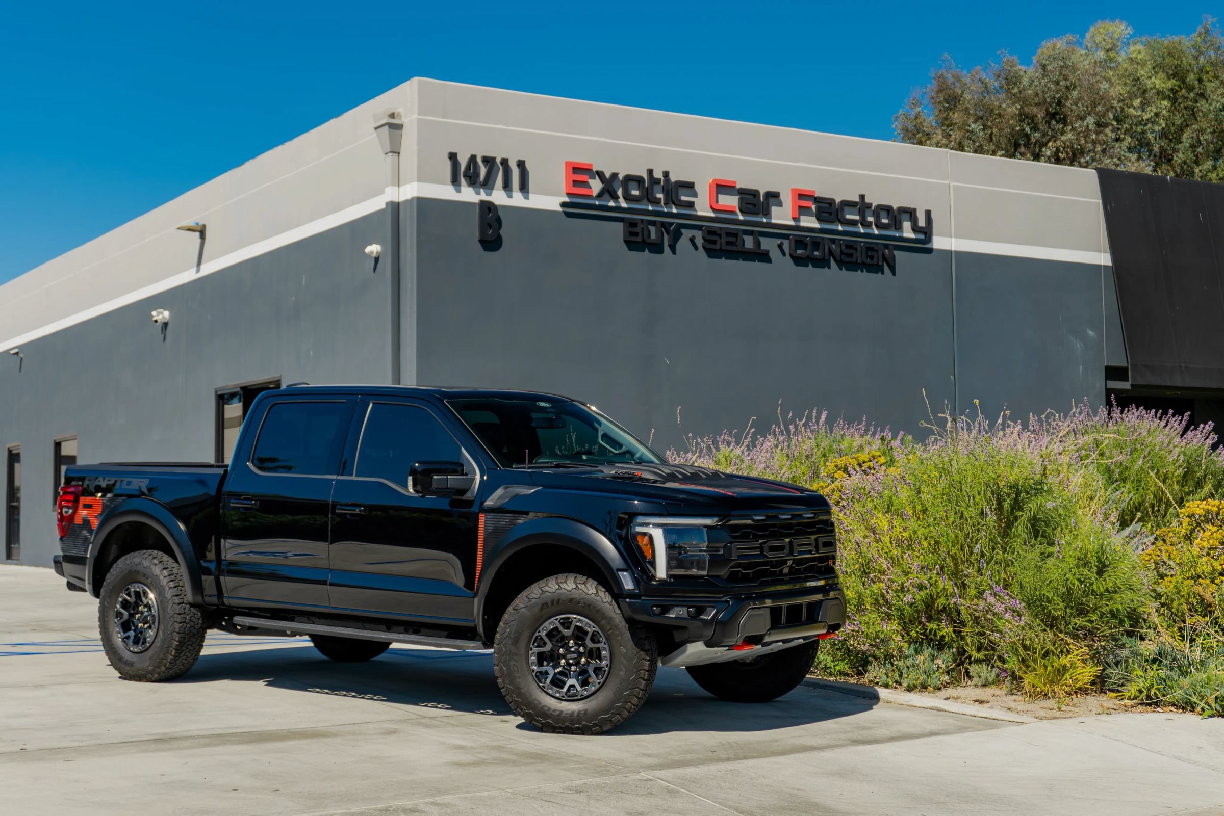 Used 2025 Ford F150 Raptor w/ Equipment Group 803A Raptor R AWD/4WD image 1
