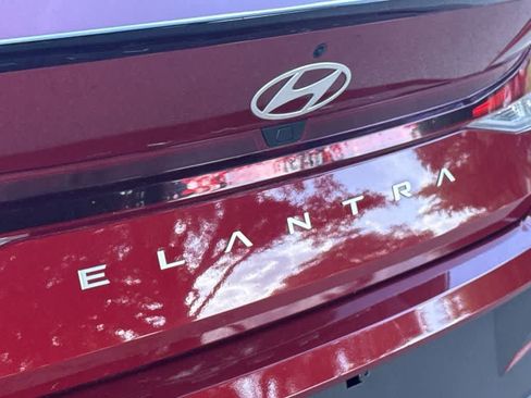 Used 2025 Hyundai Elantra Sport FWD image 10