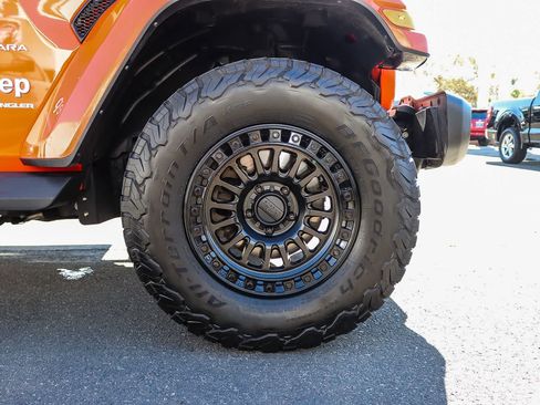 Used 2023 Jeep Wrangler Unlimited Sahara AWD/4WD image 10