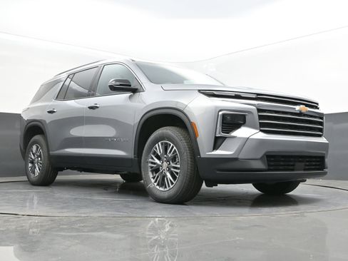 New 2026 Chevrolet Traverse LT w/ Driver Confidence Package AWD/4WD image 35