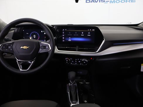 New 2026 Chevrolet Trax LT w/ LT Convenience Package FWD image 16
