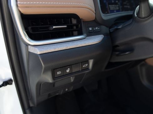 Used 2024 Toyota Grand Highlander AWD image 13